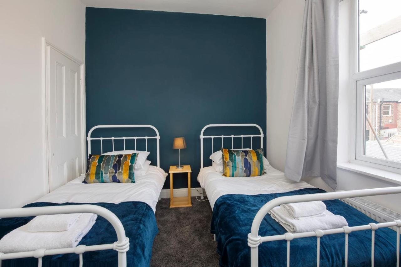 Falklands Street Centre House-free Parking *