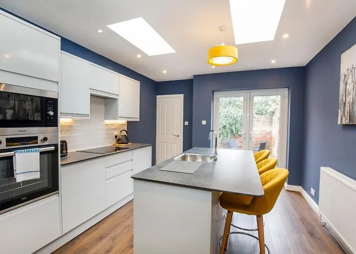 Falklands Street City Centre House-Free Parking